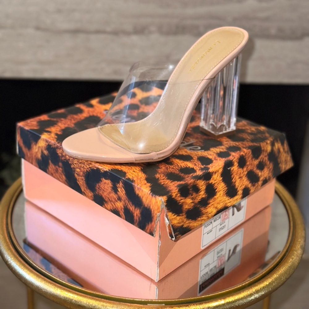 BRAND NEW+ never worn clear boxy heels